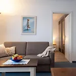 Hoppe 8 Modern Retreat